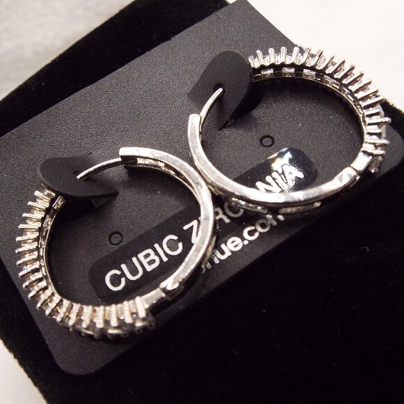 NEW ON CARD SILVERY HOOP WITH CUBIC ZIRCONIUM SETS PIERCED EARRINGS 25 - Picture 1 of 3